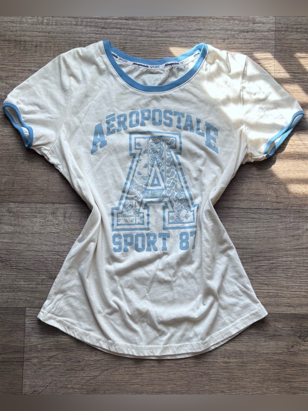 Aeropostale Preppy White Tee with Light Blue Graphic & Trim Casual Shirt Sz M